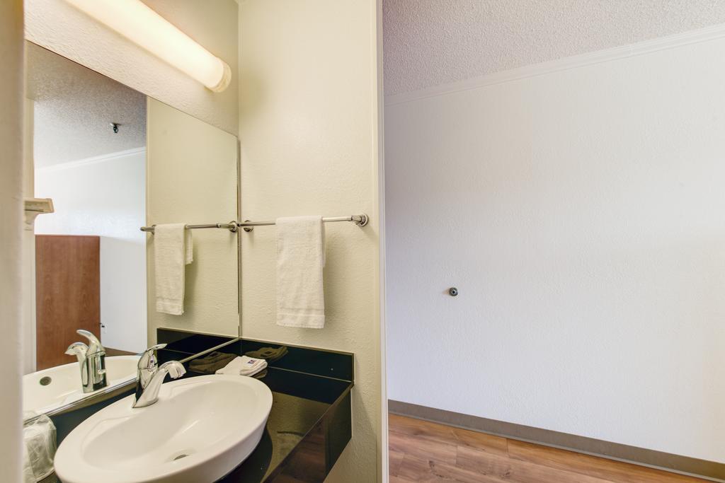 Hotel 6 Virginia